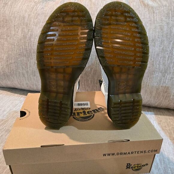 1460 W DR. MARTENS WHITE LACE UP AIRWAIR BOOTS - SZ. 8 "OUT OF STOCK" - Picture 2 of 8